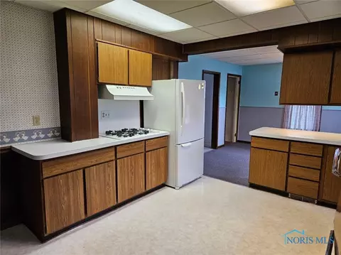 324 E Dudley St, Maumee, OH 43537 photo 8
