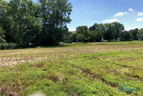 136 Coach House Loop, Bowling Green, OH 43402