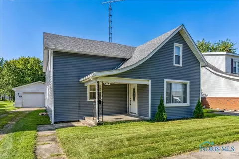 429 W Maple St, Deshler, OH 43516 photo 2