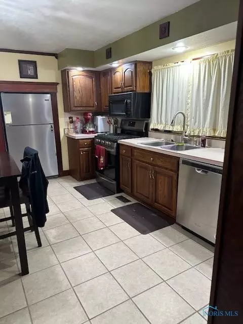 704 S Walnut St, Bryan, OH 43506 photo 6