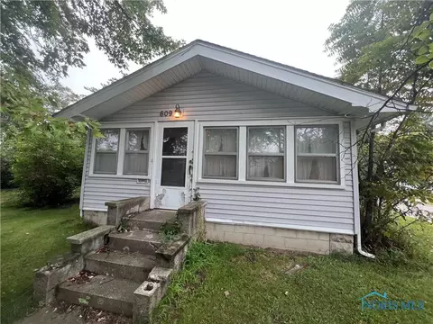 609 E Garfield Ave, Swanton, OH 43558