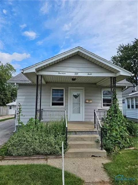 1453 Reswick Dr, Oregon, OH 43616