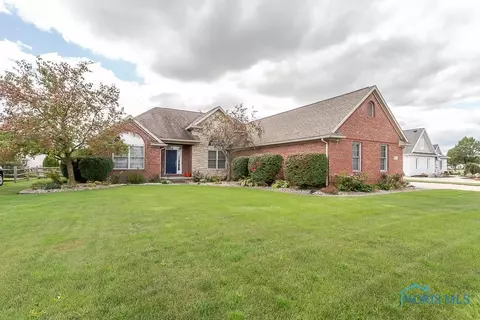 9729 Fairmeadows Ln, Whitehouse, OH 43571