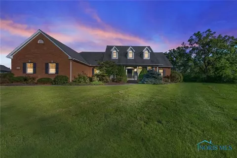 712 Grandview Ct, Elmore, OH 43416