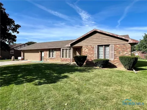 600 N Nickie Ln, Fostoria, OH 44830