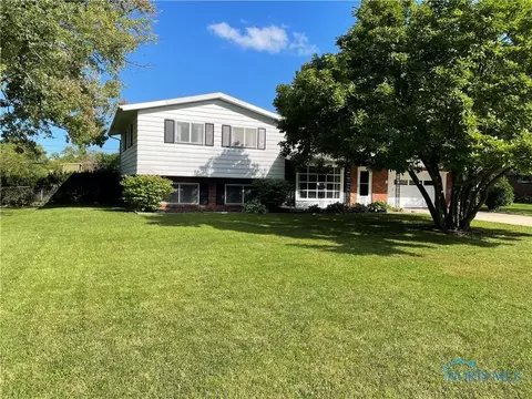 650 Valley Dr, Rossford, OH 43460