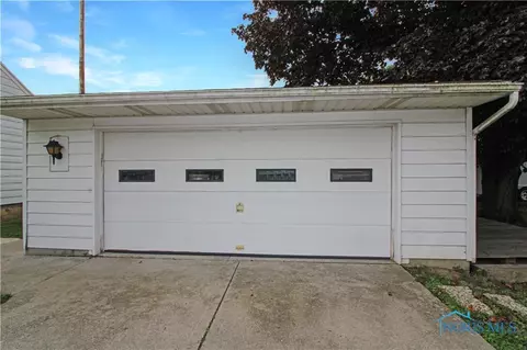 151 Brinker St, Bellevue, OH 44811 photo 4