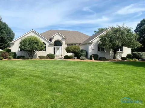 592 Bridgewater Dr, Oregon, OH 43616