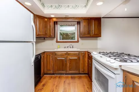 3246 Springtime Dr, Oregon, OH 43616 photo 8