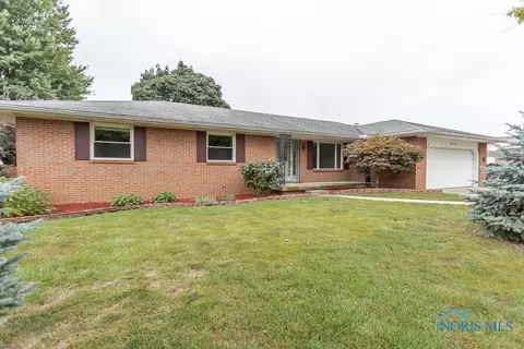 3246 Springtime Dr, Oregon, OH 43616 photo 2