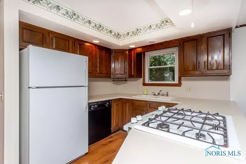 3246 Springtime Dr, Oregon, OH 43616 photo 9