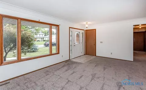3246 Springtime Dr, Oregon, OH 43616 photo 5