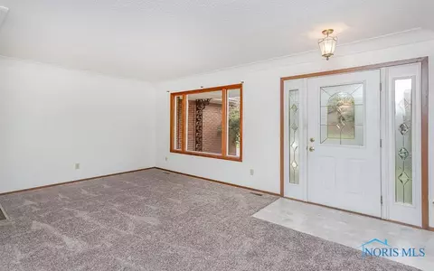 3246 Springtime Dr, Oregon, OH 43616 photo 4