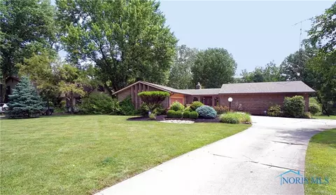 6034 N Chanticleer Dr, Maumee, OH 43537