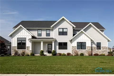 8702 Navonna Cir, Monclova, OH 43542