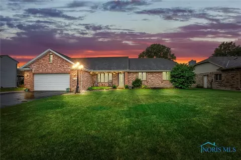 3870 Eisenhower Dr, Northwood, OH 43619