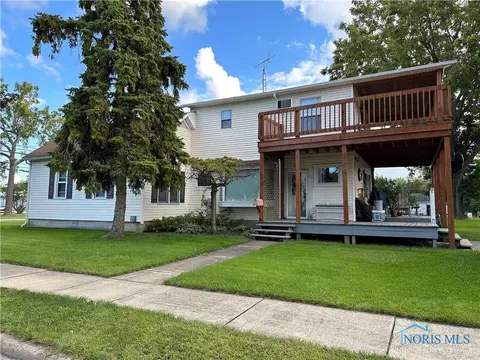 559 N Locust St, Oak Harbor, OH 43449