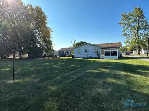 905 E Bryan St, Bryan, OH 43506 photo 2