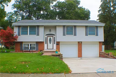 621 Mcintyre Ln, Maumee, OH 43537