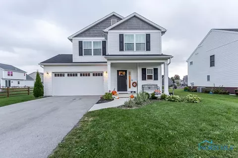 711 Ironwood Dr, Rossford, OH 43460