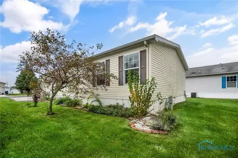 145 Woodcreek Blvd, Walbridge, OH 43465