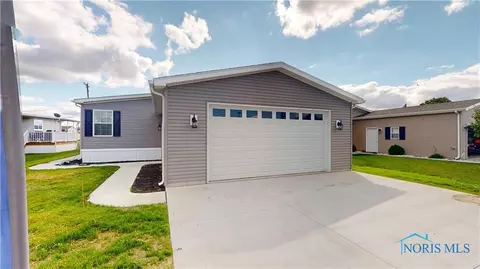 118 Woodcreek Blvd, Walbridge, OH 43465