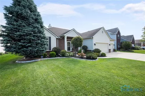 1665 Spring Forest Dr, Oregon, OH 43616 photo 2