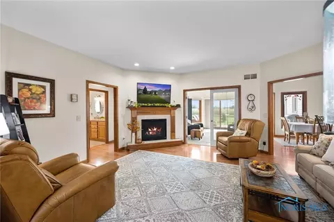 1665 Spring Forest Dr, Oregon, OH 43616 photo 8