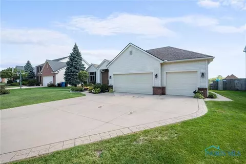 1665 Spring Forest Dr, Oregon, OH 43616 photo 3