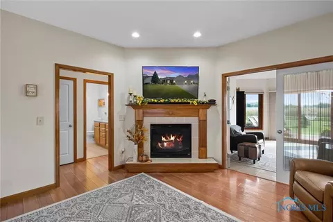 1665 Spring Forest Dr, Oregon, OH 43616 photo 12