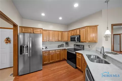 1665 Spring Forest Dr, Oregon, OH 43616 photo 24