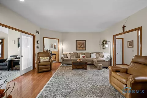 1665 Spring Forest Dr, Oregon, OH 43616 photo 9