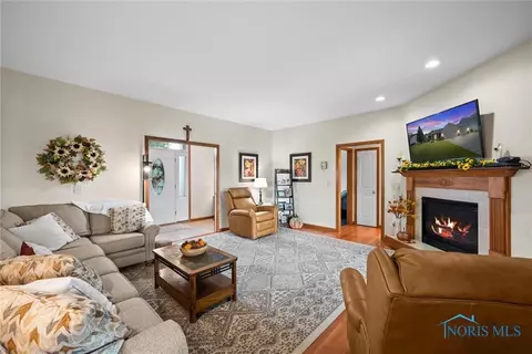 1665 Spring Forest Dr, Oregon, OH 43616 photo 11