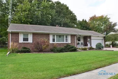 711 W College Ave, Woodville, OH 43469