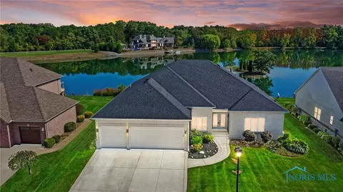 643 E Shoreline Dr, Holland, OH 43528