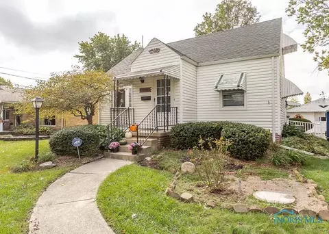1034 Schmidlin Rd, Oregon, OH 43616