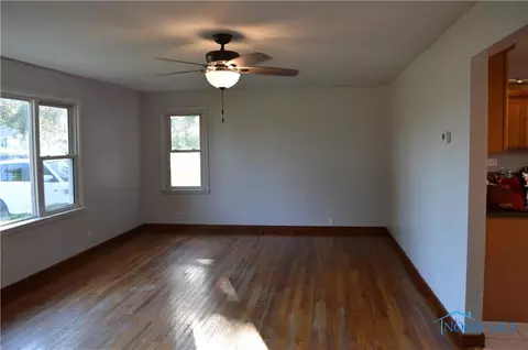 224 E Bigelow Ave, Findlay, OH 45840 photo 2