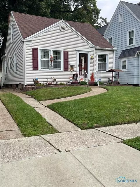 2118 Mansfield Rd, Toledo, OH 43613