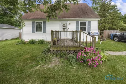 105 Harwood Rd, Walbridge, OH 43465