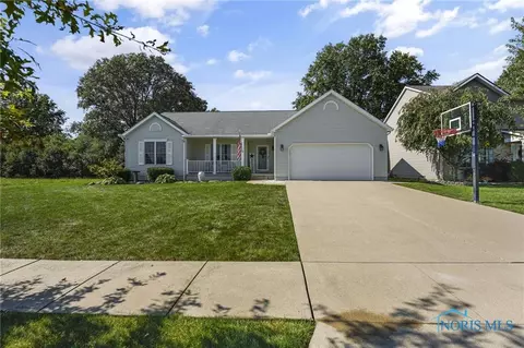 716 W Ironwood Dr, Rossford, OH 43460