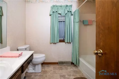 3261 Springtime Dr, Oregon, OH 43616 photo 14