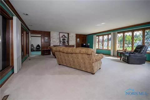 3261 Springtime Dr, Oregon, OH 43616 photo 5