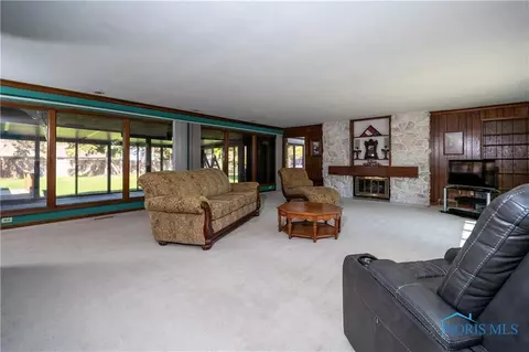 3261 Springtime Dr, Oregon, OH 43616 photo 4