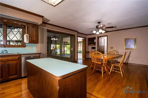 3261 Springtime Dr, Oregon, OH 43616 photo 8