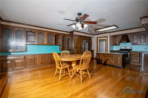 3261 Springtime Dr, Oregon, OH 43616 photo 7