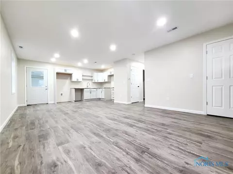 903 S Main St, Bryan, OH 43506 photo 5