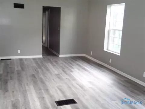 112 Elm St, Deshler, OH 43516 photo 5