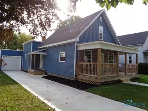 112 Elm St, Deshler, OH 43516