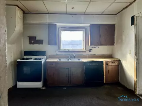 310 Lee Ave, Holgate, OH 43527 photo 9