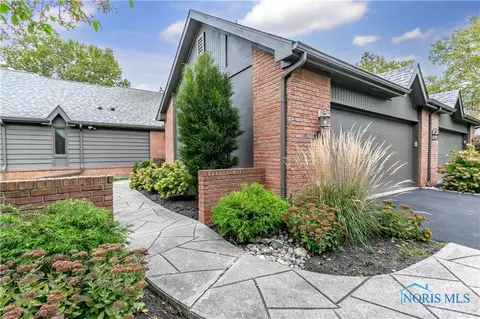 5 Glades Dr, Perrysburg, OH 43551